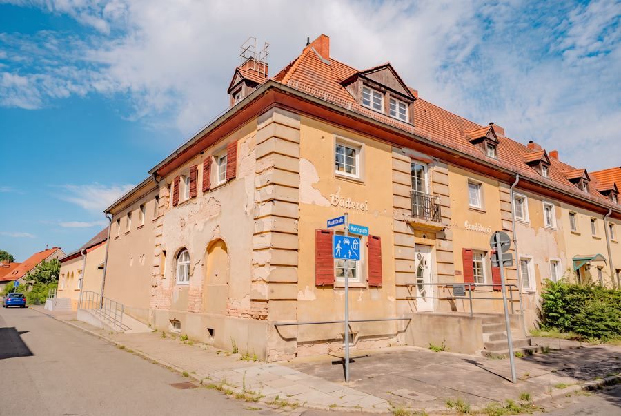 Reihenendhaus mit Garten und Pool, 1927