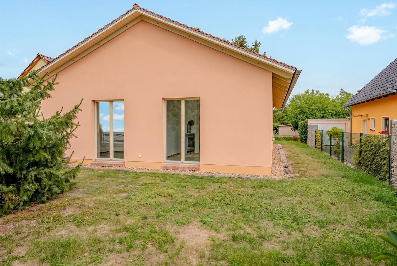 Ebenerdiger Bungalow mit Kamin, 2009 – Vorderansicht des Hauses