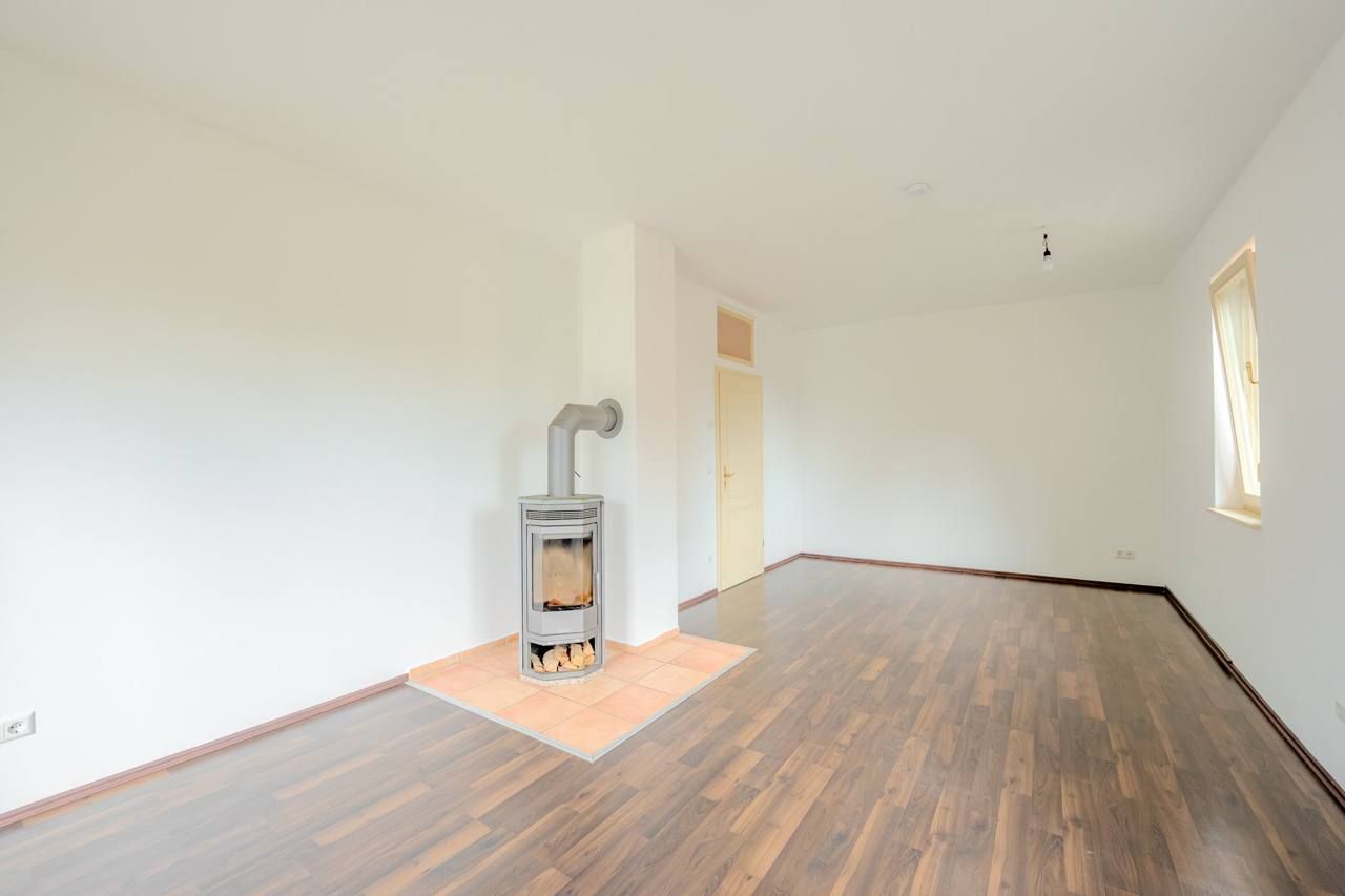 Ebenerdiger Bungalow mit Kamin, 2009 – Wohnzimmer mit Kaminofen