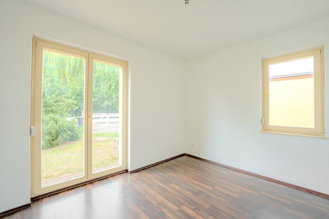 Ebenerdiger Bungalow mit Kamin, 2009 – Zweites Schlafzimmer zur Straßenseite