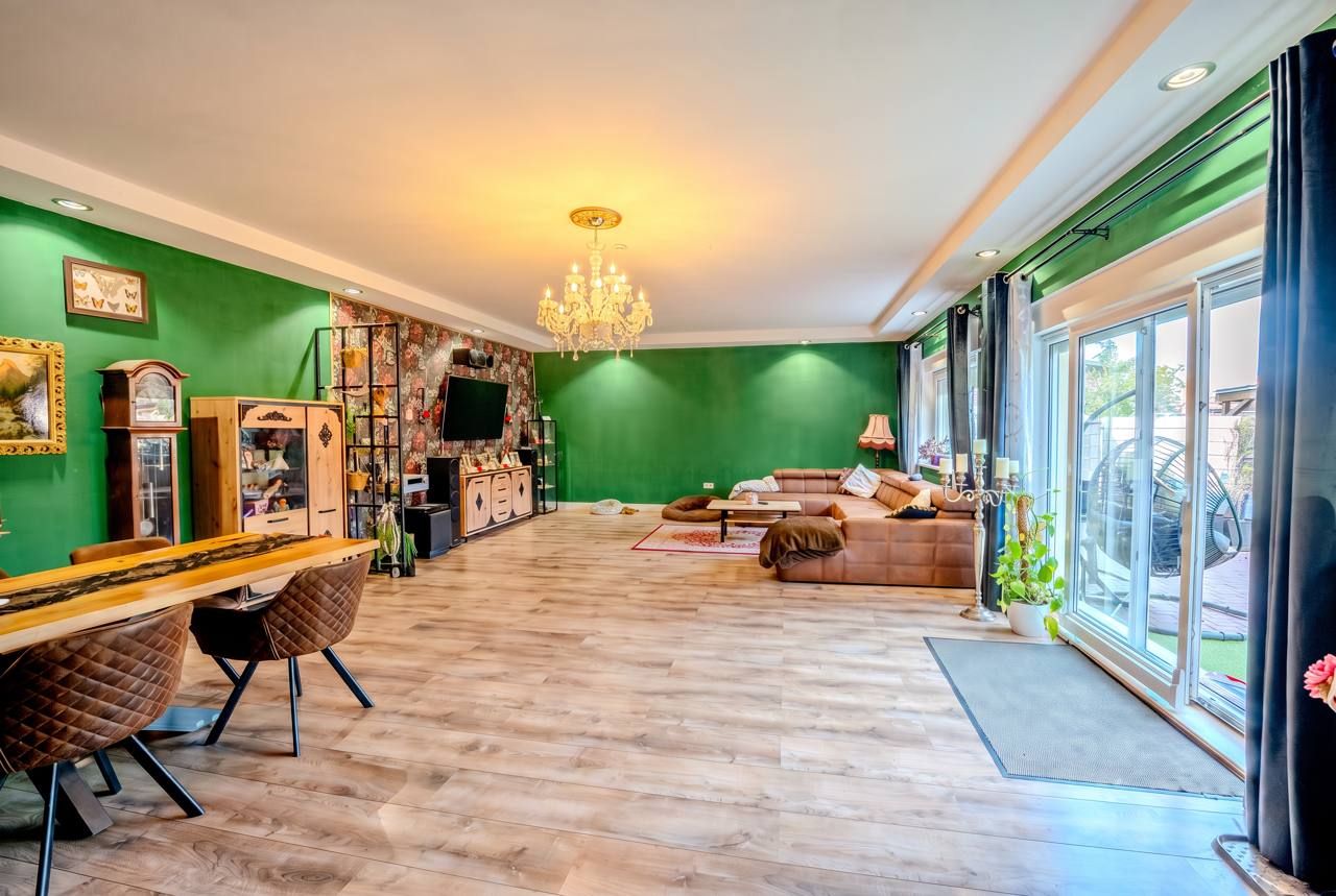 Reihenendhaus mit Garten und Pool, 1927 – Wohnzimmer mit ca. 64 m²