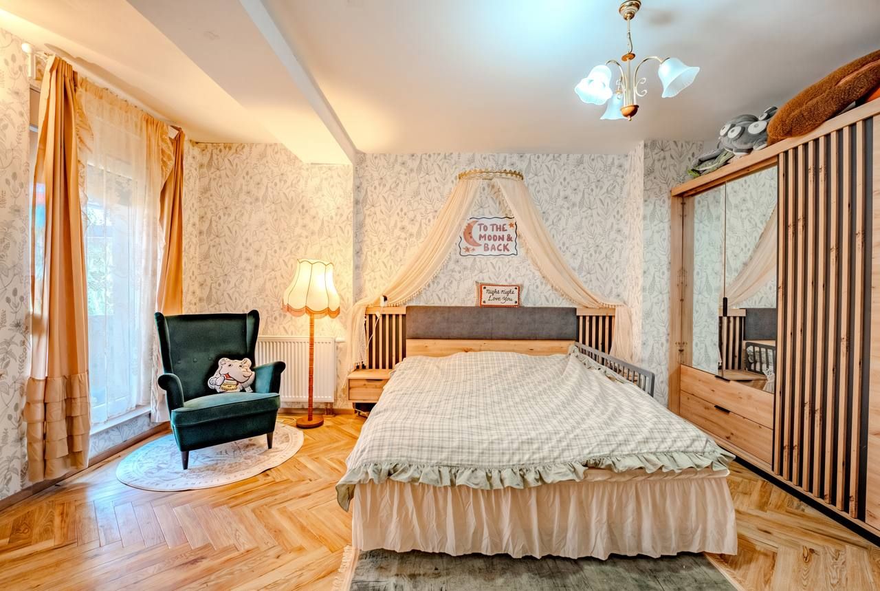 Reihenendhaus mit Garten und Pool, 1927 – Zimmer im Erdgeschoss