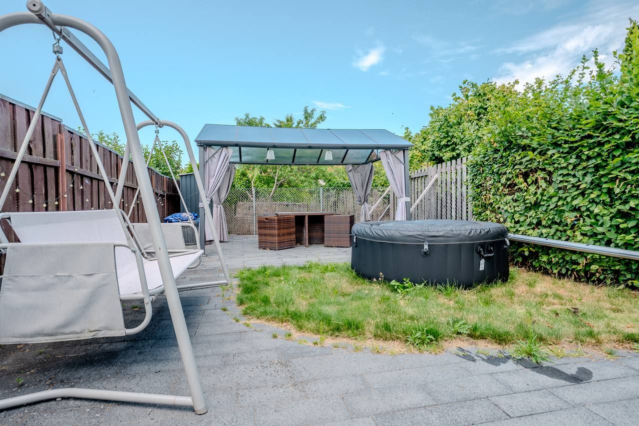 Reihenendhaus mit Garten und Pool, 1927 – Whirlpool und Pavillon